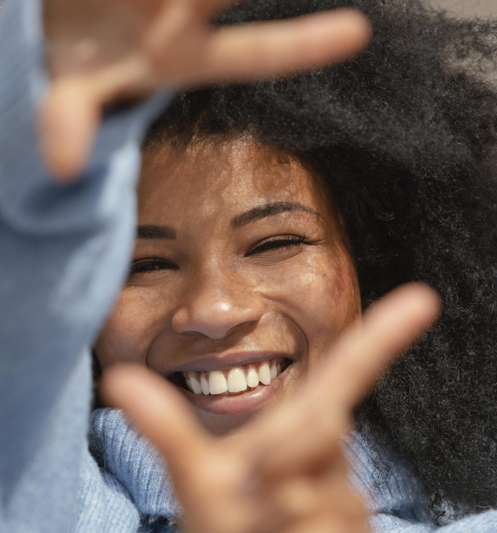 feche-linda-modelo-posando